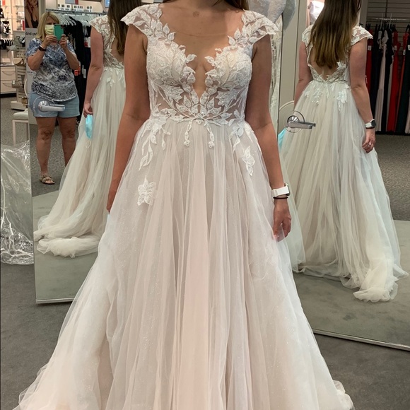 Unworn/Unaltered Illusion Cap Sleeve Lace Wedding